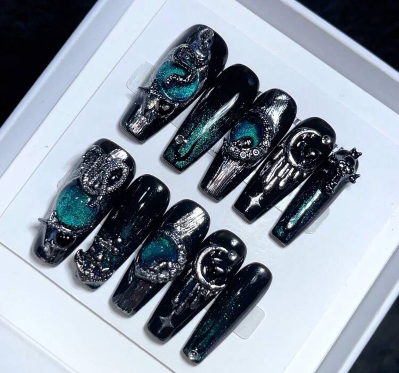 10 Handmade Goth Design Nails