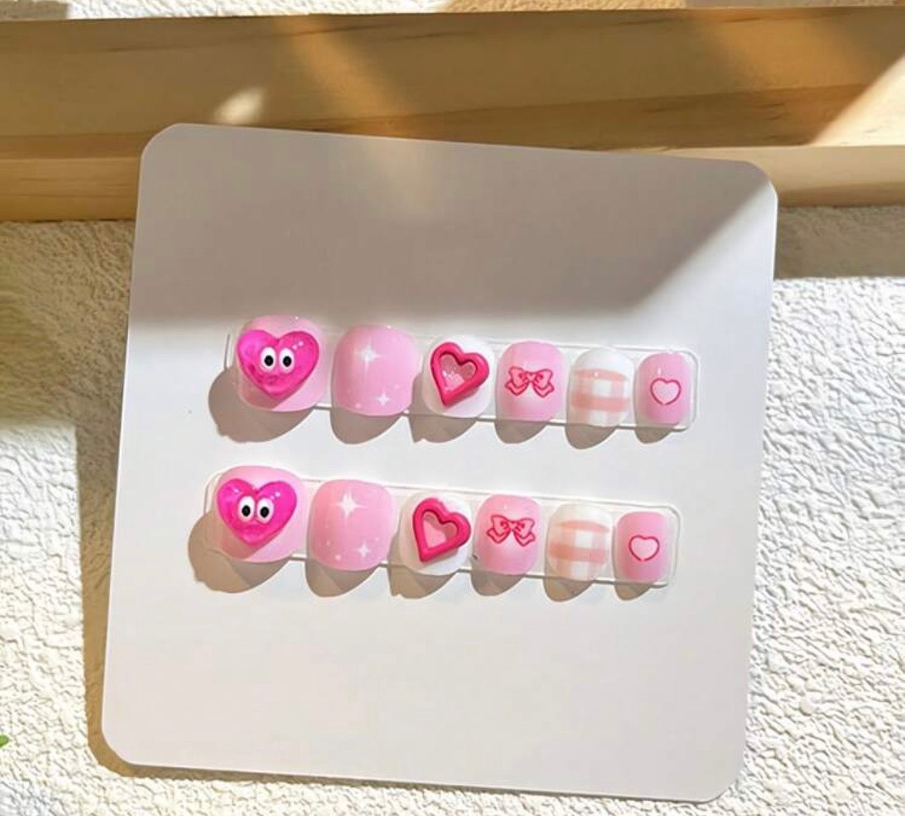 12 Kids Oval Heart Nail Set