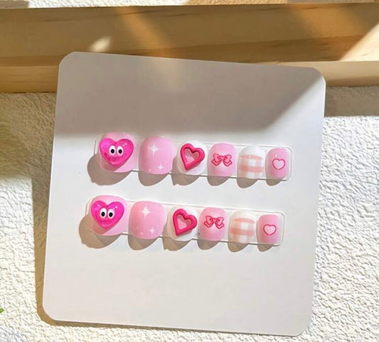 12 Kids Oval Heart Nail Set
