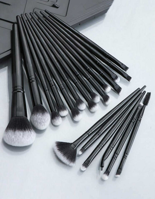20 Piece Black Make Up Brush Set