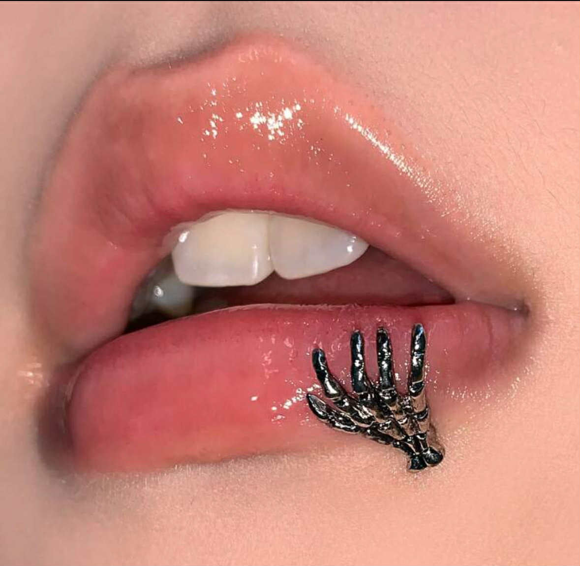 Devil Claw Titanium Lip Piercing