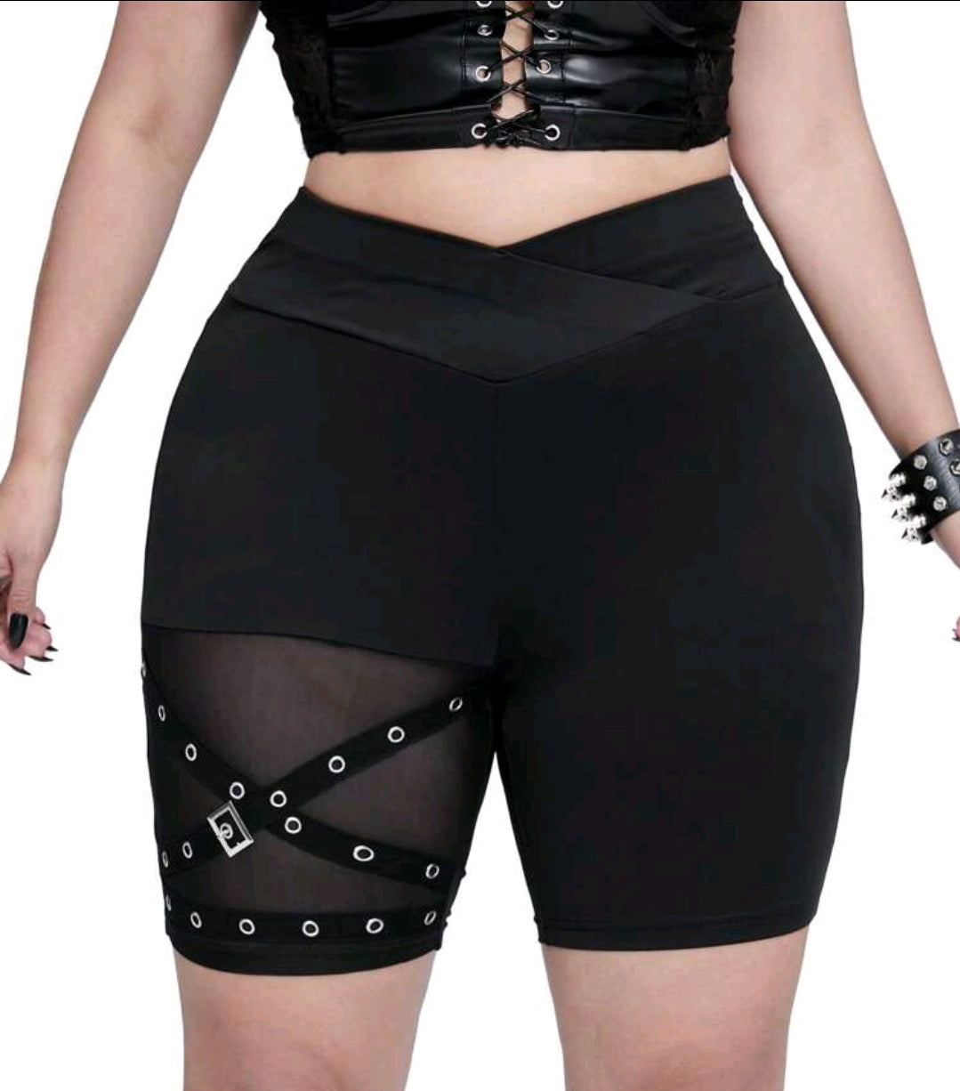 Curve Mesh Buckle Shorts